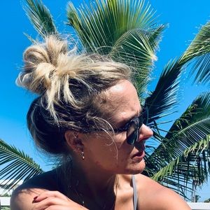 Meet your Posher, Elissa